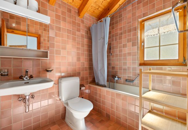 Chalet in Haute-Nendaz - Stugan - 6 pers - centre station Chalet in Haute-Nendaz - Stugan - 6 pers - centre station