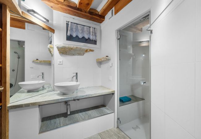 Apartment in Haute-Nendaz - Chalet La Verne - appartement du Bas Apartment in Haute-Nendaz - Chalet La Verne - appartement du Bas